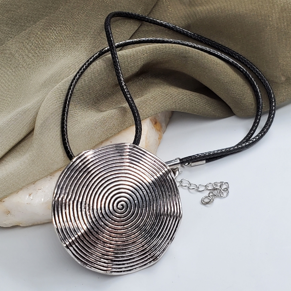 ❤️ Silver Disc Pendant Black Cord Contemporary Necklace Hypoallergenic Jewel